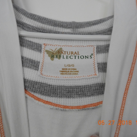 Lightweight cotton hoodie with contrast stitching. - Picture 2 of 5